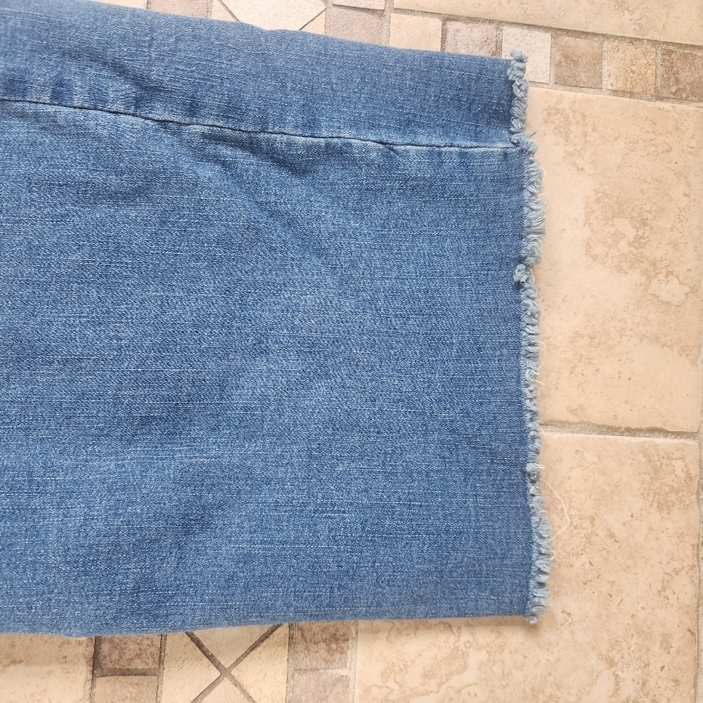 Style & Co Wide Leg Crop Jeans - Picture 2 of 5